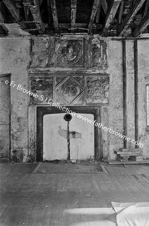 CARRICK CASTLE  BANQUET HALL  EAST FIREPLACE